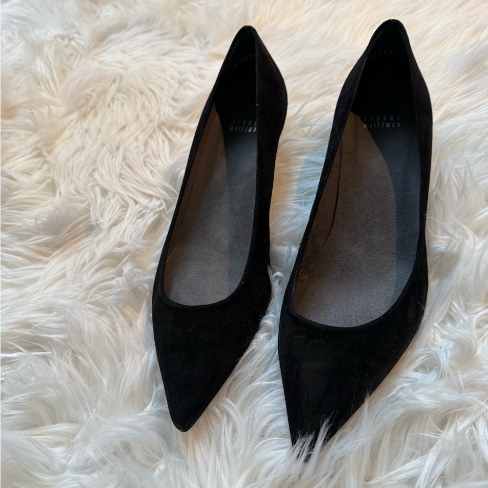Black Pointed Toe Heels with Sleek Design